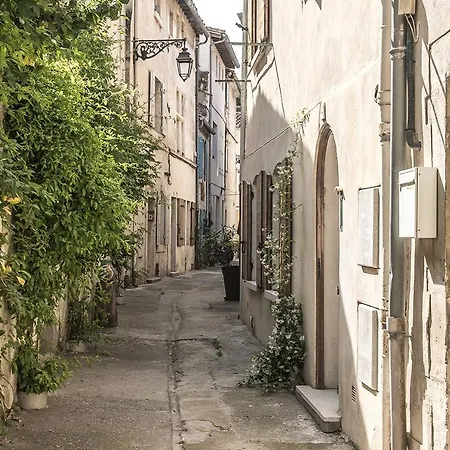 Maison Petite Roquette Et Garage Arles